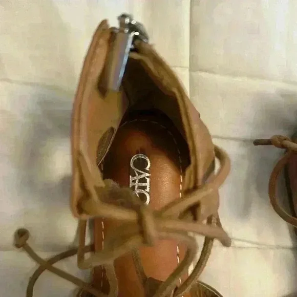 Fringe Sandals - Picture 2 of 7